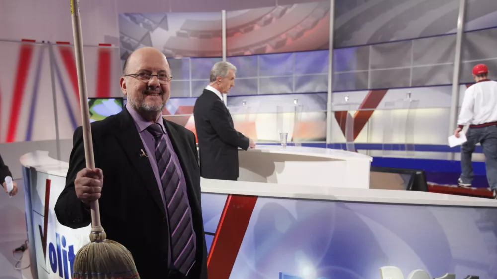 Zmago Jelinčič Plemeniti (SNS)- predvolilno soočenje predsednikov političnih strank pred parlamentarnimi volitvami - VOLITVE 2011, RTV   //FOTO: Luka Cjuha