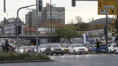 - 10.11.2023 - križi&scaron;če Bavarski dvor - Tivolska cesta - policija - promet //FOTO: Luka Cjuha