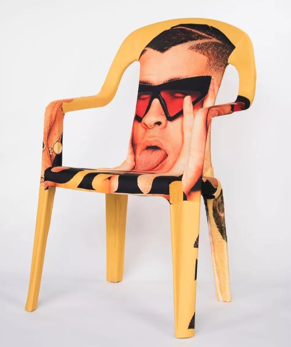 Motiv Bad Bunnyja na stolu je hitro postal simbol doma, nostalgije in pripadnosti Portorika.