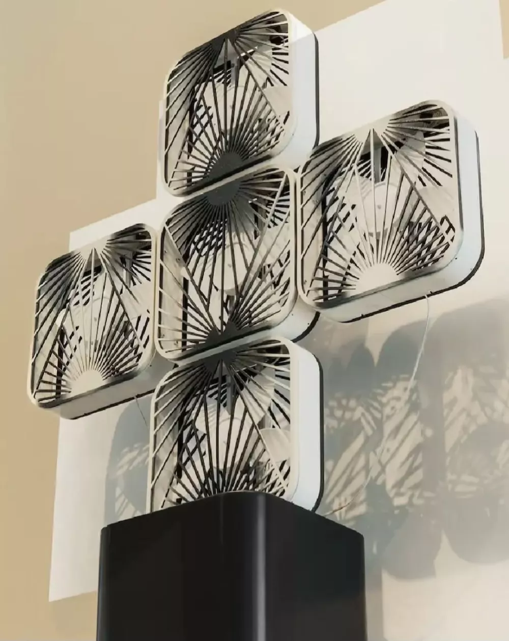 V galerijske prostore ume&scaron;čala ventilatorje v obliki križev.