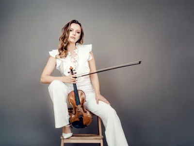 Simfonični orkester iz Basla z novim &scaron;efom dirigentom Markusom Poschnerjem prihaja v zlati abonma z vrhunsko violinistko mlaj&scaron;e generacije Mario Loudenitch. F Andrej Grilc