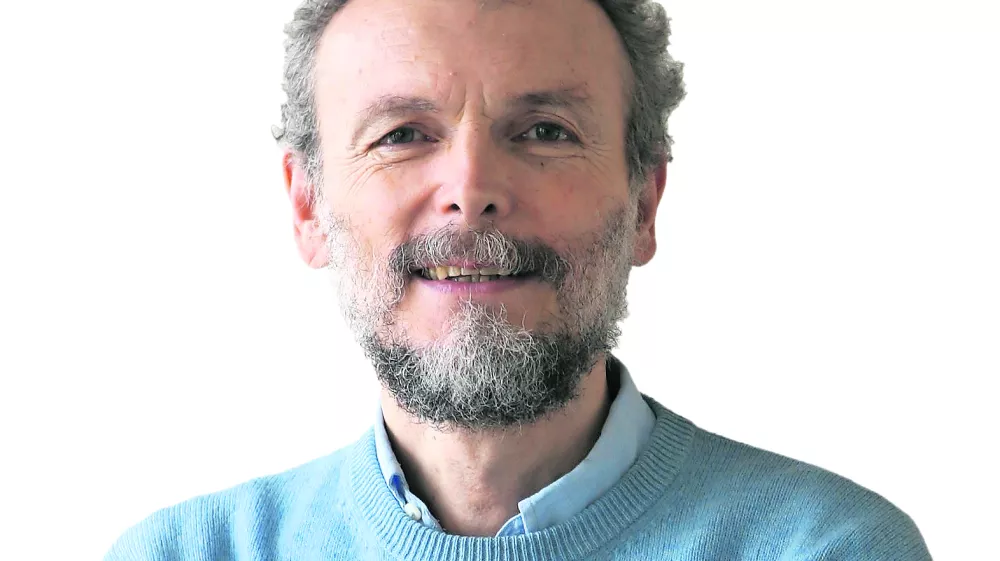 Dragan Petrovec, zunanji kolumnist- Dnevnik 2016 - portreti za komentarje in kolumne - kolumnisti - komentatorji - novinarji - novinarka - //FOTO: Tomaž Skale------BARVNA!!!, FOTO PERMANENT!!!