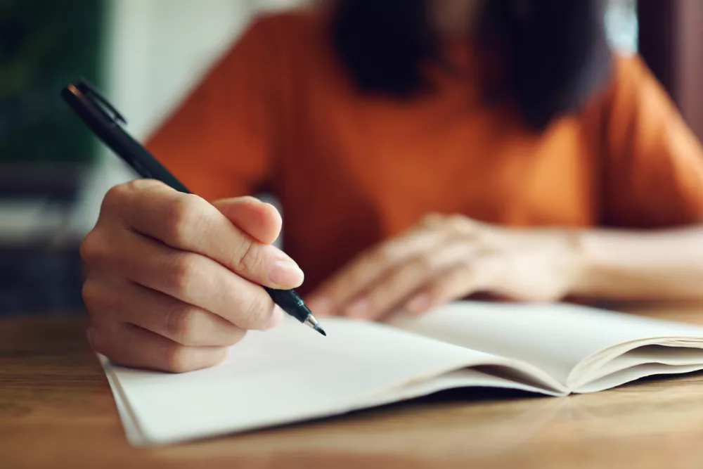Vsak večer pred spanjem zapi&scaron;ite tri konkretne stvari, za katere ste tisti dan hvaležni. / Foto: iStock