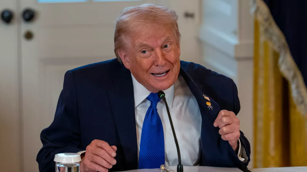 09 January 2026, US, Washington: US President Donald Trump shows off his new 'Happy Trump' lapel pin as he hosts the leaders of nearly two dozen oil companies in the White House East Room to discuss Venezuela. Photo: Andrew Leyden/ZUMA Press Wire/dpa