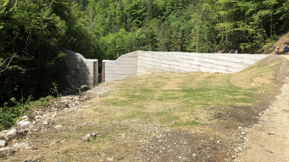 zaplavna pregrada, plaz, Koro&scaron;ka Bela