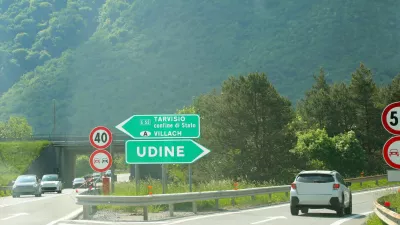 Udine, Videm, kažipot, Italija. Foto: Profimedia