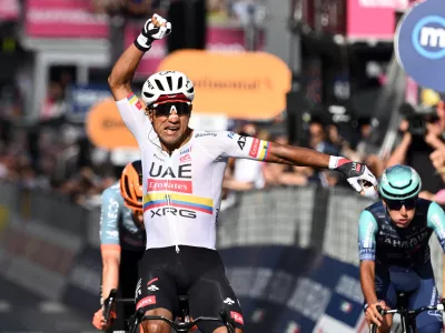 Cycling - Giro d'Italia - Stage 4 - Catanzaro to Cosenza - Italy - May 12, 2026 UAE Team Emirates - XRG's Jhonatan Narvaez celebrates after winning the stage 4 REUTERS/Jennifer Lorenzini