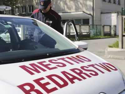 - 17.05.2016 - Mestno redarstvo Mestne uprave (MU) - Mestna občina Ljubljana (MOL) - mestni redar ///FOTO: Luka Cjuha.