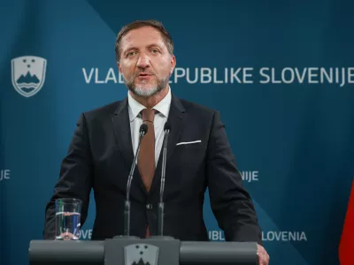 Ljubljana, vlada.Novinarska konferenca po redni tedenski seji vlade.Minister za finance Klemen Bostjancic.