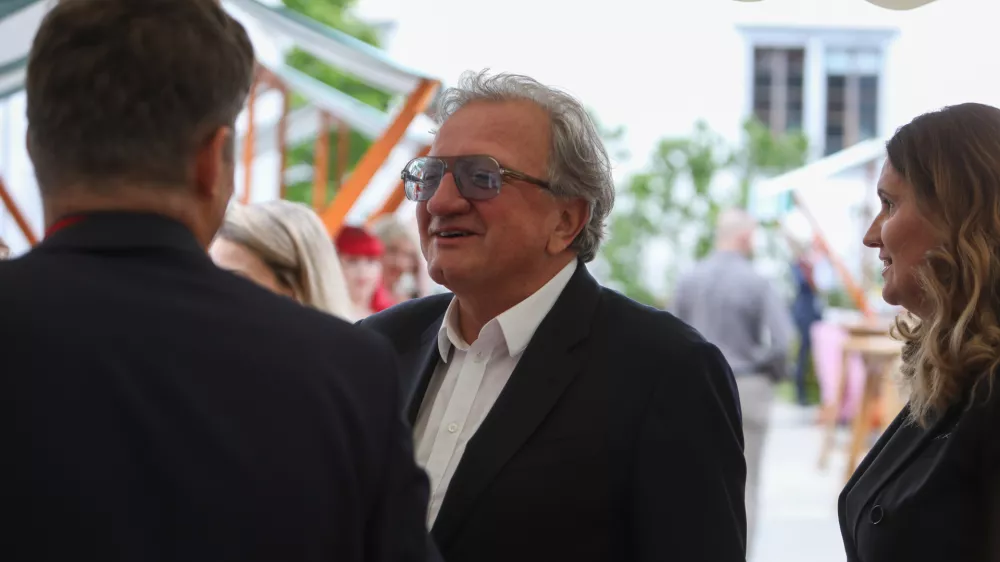- Marko Bitenc, dr. medicine in lastnik klinike,- 08.05.2026. - Slavnostna seja Mestnega sveta Mestne občine Ljubljana ob Dnevu zmage nad fa&scaron;izmom na kateri so razglasili častna me&scaron;čana in ostale nagrajence MOL in je župan Zoran Janković napovedal vnovično kandidaturo za župana po 20. letih.//FOTO: Bojan Velikonja