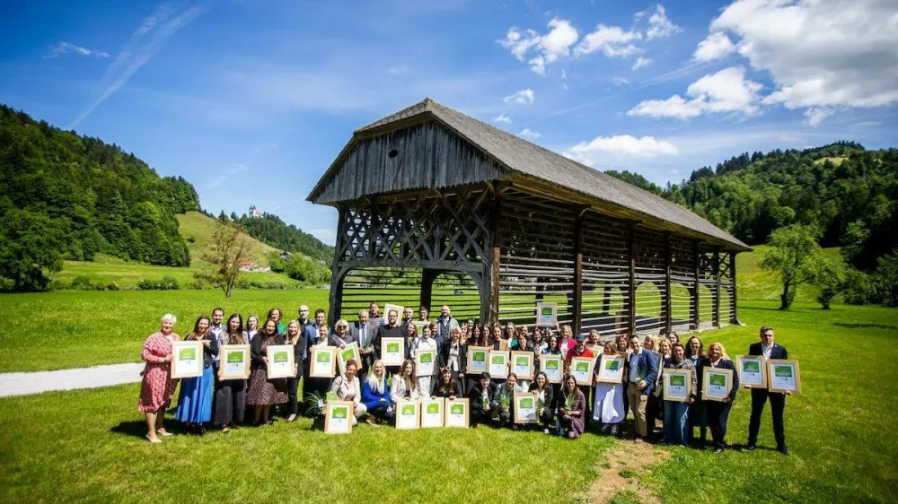 Slovenska turistična organizacija (STO) je na Zelenem dnevu slovenskega turizma danes podelila 50 znakov Slovenia Green. F STO