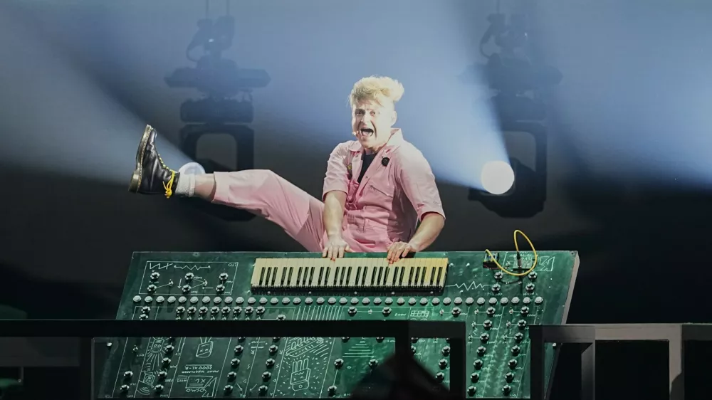 Look Mum No Computer from United Kingdom performs the song "Eins, Zwei, Drei" during the second semifinal of the 70th Eurovision Song Contest in Vienna, Austria, Thursday, May 14, 2026. (AP Photo/Martin Meissner)