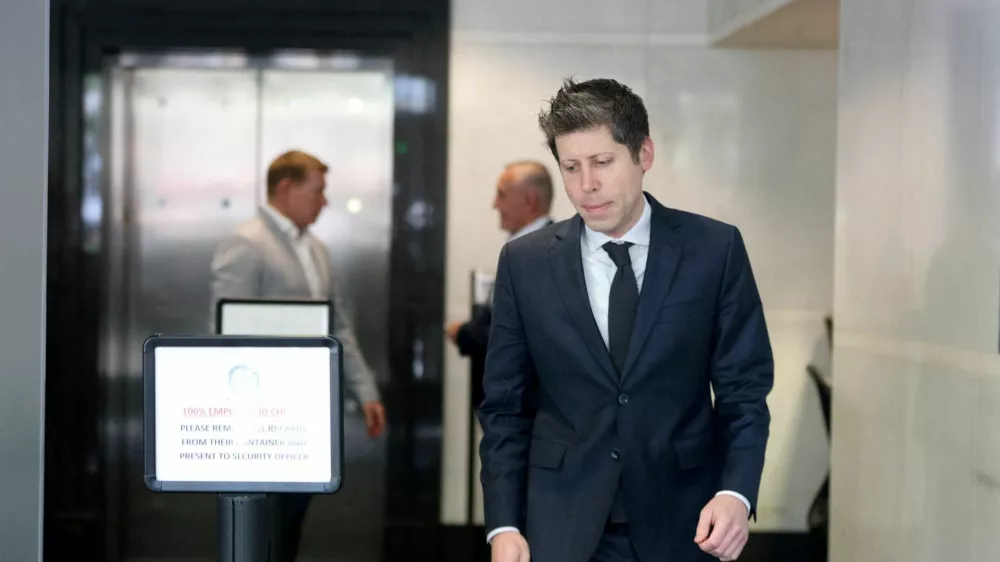 OpenAI CEO Sam Altman arrives at the federal courthouse, as the trial in Elon Musk's lawsuit over OpenAI's for-profit conversion continues, in Oakland, California, U.S., May 14, 2026. REUTERS/Manuel Orbegozo   TPX IMAGES OF THE DAY