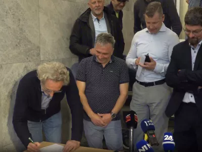 Ljubljana, Dom sindikatov.Skupna novinarska konferenca predstavnikov sindikalnih central o aktivnostih po sprejetju zakona o interventnih ukrepih za razvoj Slovenije.Foto: STA