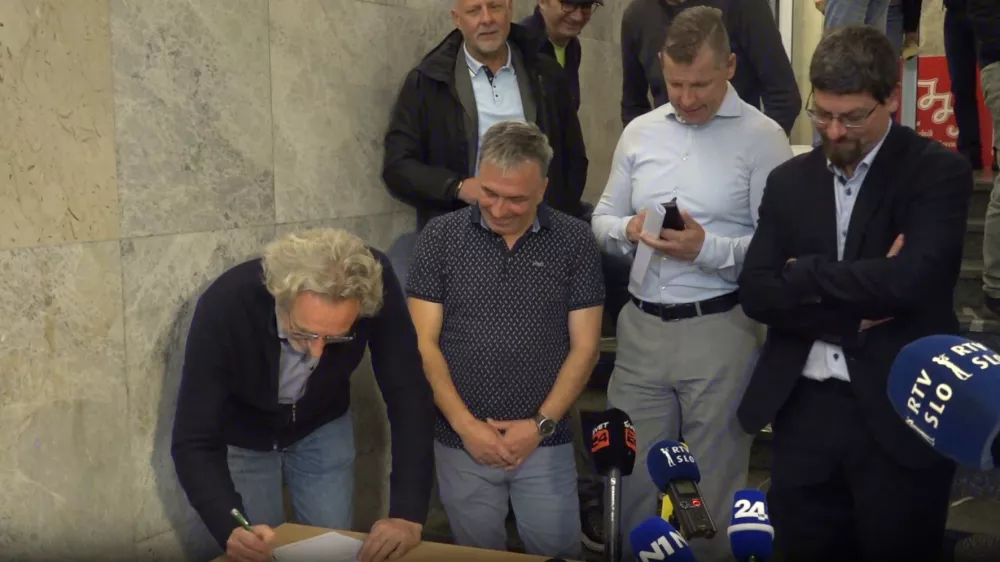 Ljubljana, Dom sindikatov.Skupna novinarska konferenca predstavnikov sindikalnih central o aktivnostih po sprejetju zakona o interventnih ukrepih za razvoj Slovenije.Foto: STA