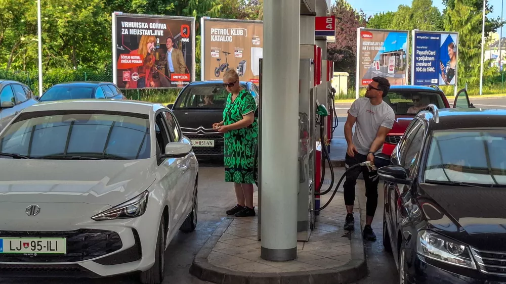 12.06.2025 - Petrol - Bencinska črpalka - točenje goriva - bencinFoto: Luka Cjuha