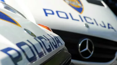 RIJEKA, 26 09. 2011. - POLICIJA, POLICAJAC, AUTOMOBIL, MUP,   SNIMIO: VEDRAN KARUZA