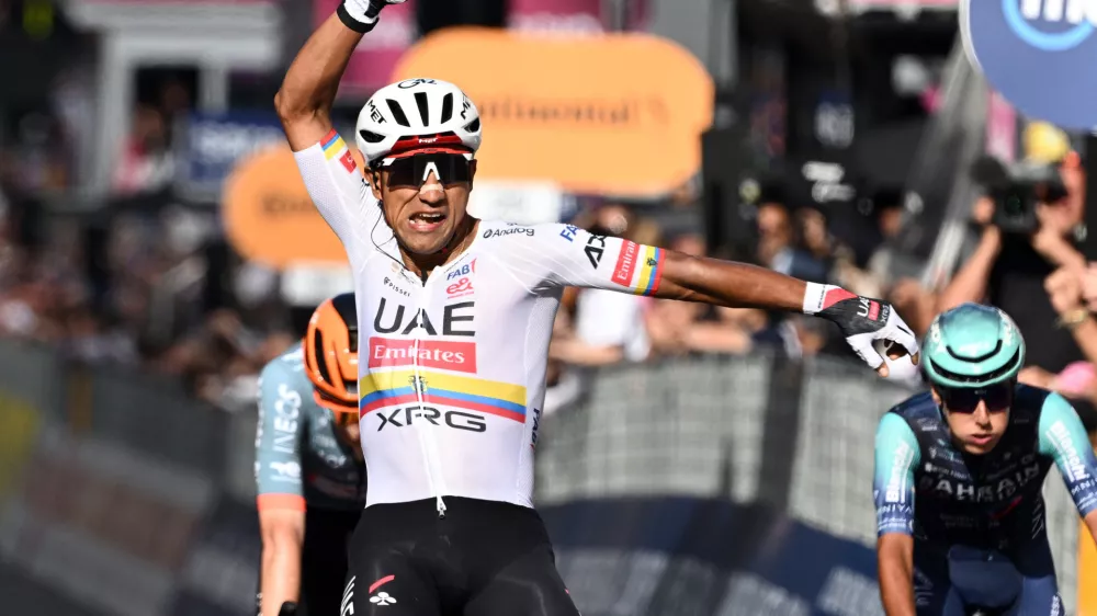 Cycling - Giro d'Italia - Stage 4 - Catanzaro to Cosenza - Italy - May 12, 2026 UAE Team Emirates - XRG's Jhonatan Narvaez celebrates after winning the stage 4 REUTERS/Jennifer Lorenzini
