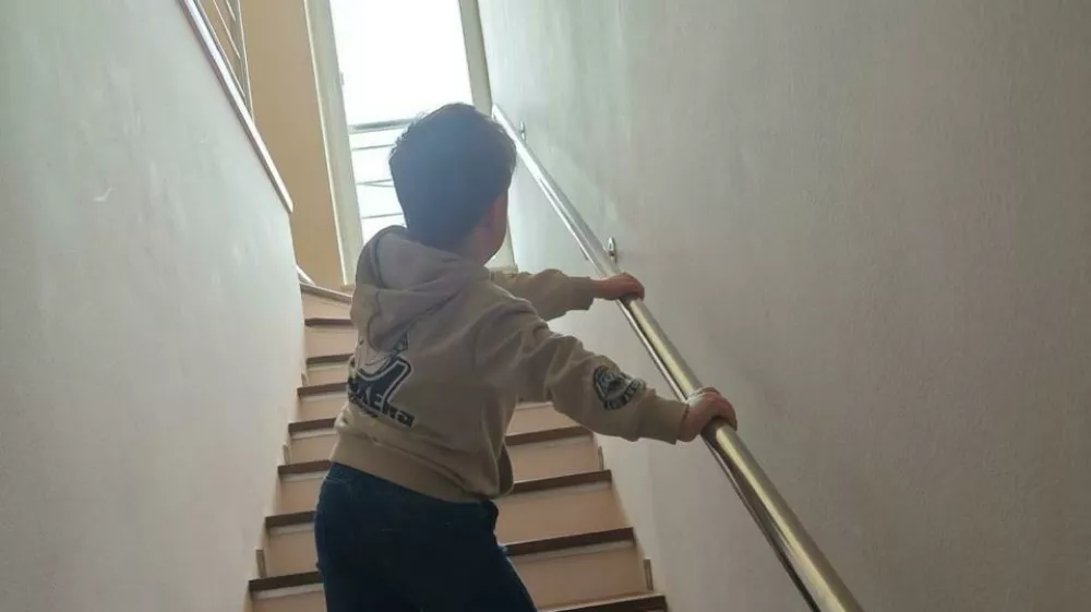 Eden izmed otrok z Duschenovo mi&scaron;ično distrofijo, ki izgublja čas z birokracijo.  / Foto: Osebni Arhiv Družine