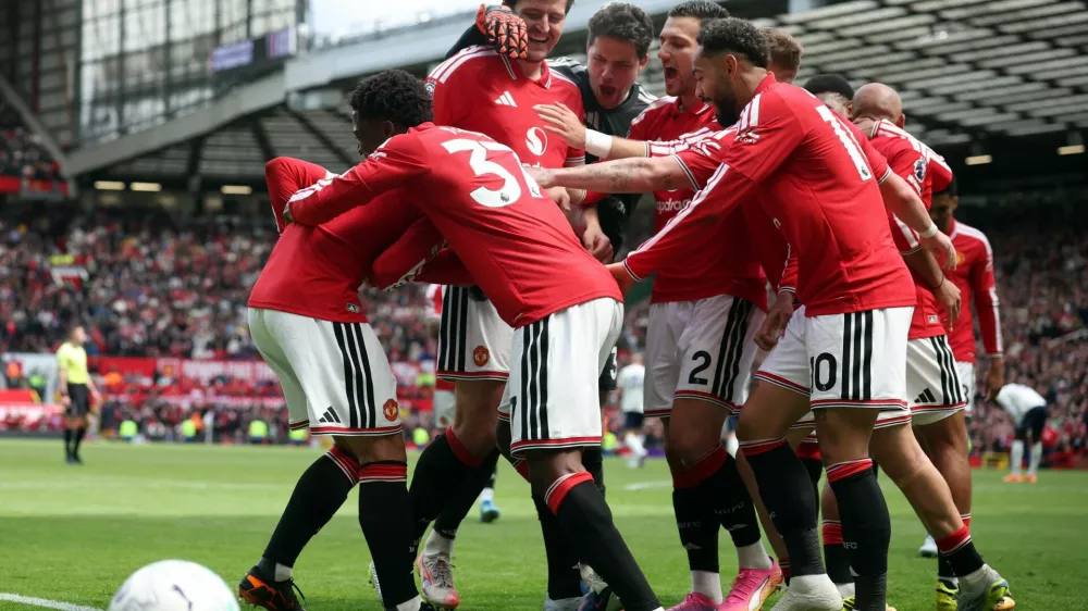 Soccer Football - Premier League - Manchester United v Nottingham Forest - Old Trafford, Manchester, Britain - May 17, 2026 Manchester United's Bryan Mbeumo celebrates scoring their third goal with teammates REUTERS/Phil Noble EDITORIAL USE ONLY. NO USE WITH UNAUTHORIZED AUDIO, VIDEO, DATA, FIXTURE LISTS, CLUB/LEAGUE LOGOS OR 'LIVE' SERVICES. ONLINE IN-MATCH USE LIMITED TO 120 IMAGES, NO VIDEO EMULATION. NO USE IN BETTING, GAMES OR SINGLE CLUB/LEAGUE/PLAYER PUBLICATIONS. PLEASE CONTACT YOUR ACCOUNT REPRESENTATIVE FOR FURTHER DETAILS..