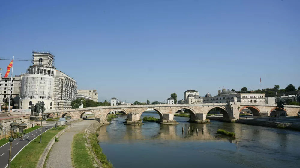 17.07.2024., centar grada, Skoplje (Sjeverna Makedonija) - Skoplje (makedonski: Skopje) glavni je i najveci grad Sjeverne Makedonije. Skoplje je grad poznat po velikom broju statua, koje su mahom nastale u posljednjoj deceniji, ima ih vise od stotinu, a podignute su ponajvise sa ciljem "izgradnje nacionalnog ponosa i podsticanja turizma". Grad lezi u Skopskoj kotlini, na obalama Vardara, i u njemu zivi oko pola milijuna stanovnika. Photo: Dejan Rakita/PIXSELL/PIXSELL