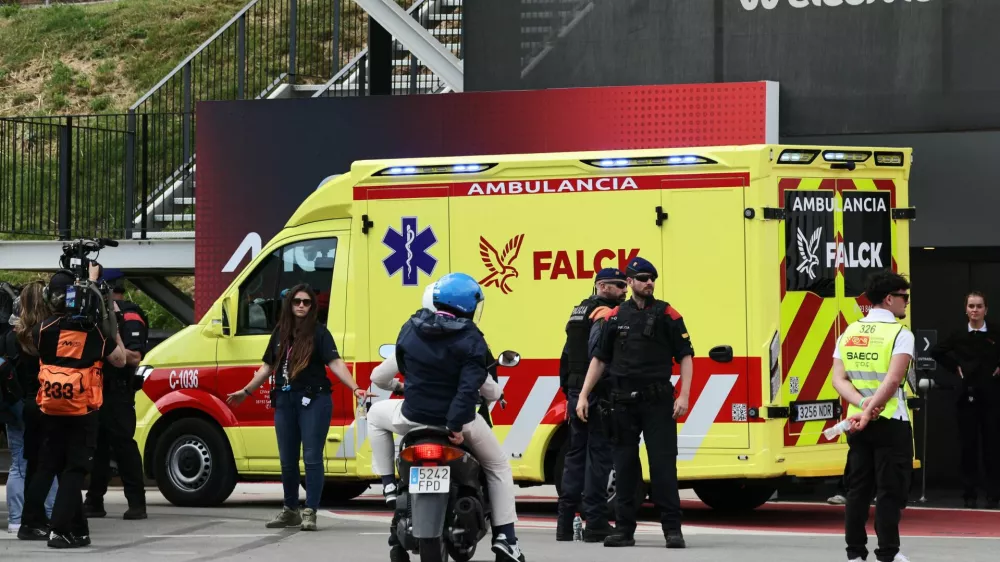 MotoGP - Catalunya Grand Prix - Circuit de Barcelona, Barcelona, Spain - May 17, 2026 An ambulance arrives at the track after Gresini Racing's Alex Marquez sustains an injury during a crash in the MotoGP race REUTERS/Nacho Doce