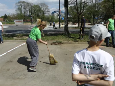 18.4..2026 - akcija v &scaron;tepanjcu - &scaron;tepanjsko naselje - parkirna problematika - parking - parkirna mesta - barvanje parkirnih mest - samoinicijativaFoto: Luka Cjuha
