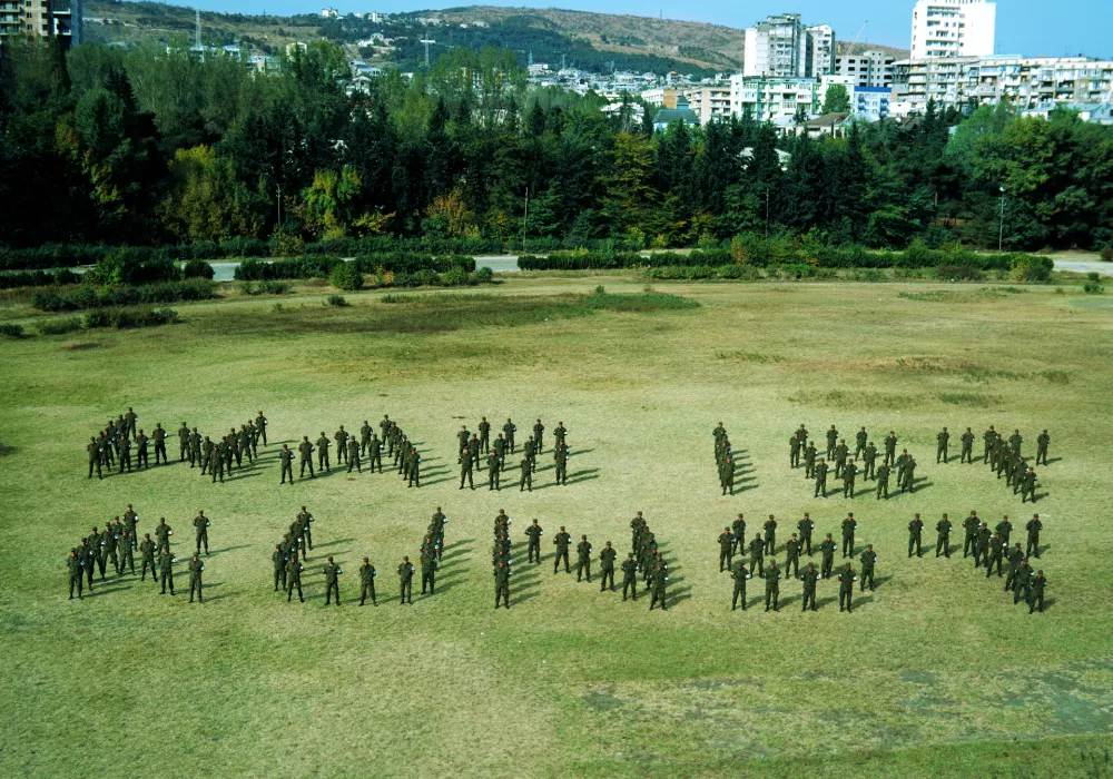 IRWIN: Was ist Kunst: Tbilisi (2007); v sodelovanju z gruzijsko vojsko, koprodukcija fundacije TRAM za projekt One Stop (Art Caucasus 2007) F Bojan Radovič