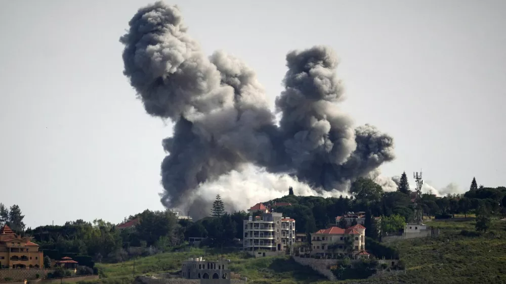 Smoke rises following an Israeli strike in Zebdin, Lebanon May 17, 2026. REUTERS/Stringer   TPX IMAGES OF THE DAY