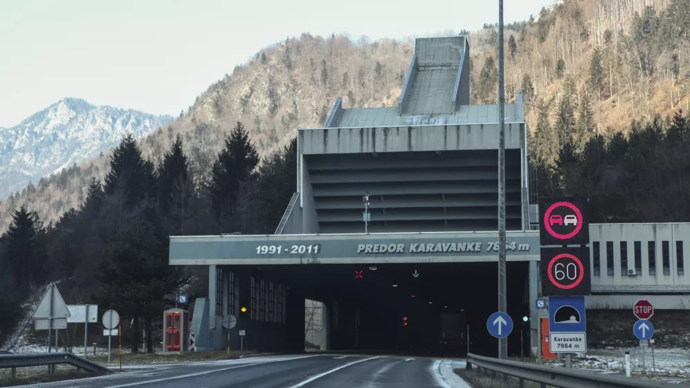 Iskri se zapleta prevzem Asista
