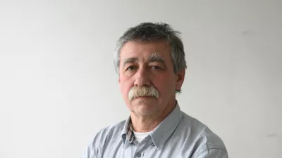 Zoran Senkovič, kolumnist- Dnevnik 2016 - portreti za komentarje in kolumne - kolumnisti - novinarji - novinar - //FOTO: Tomaž Skale / Foto: Tomaž Skale