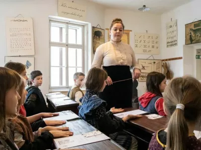 Prikaz učne ure lepopisa v &Scaron;olskem muzeju Slovenije. / Foto: &Scaron;olski Muzej Slovenije