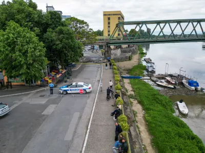 19.05.2026., Gradiska, BiH &ndash; Oko jedan sat iza ponoci urusio se dio mosta na rijeci Savi na granicnom prijelazu Gradiska. U trenutku incidenta na mostu nije bilo vozila niti pjesaka i nema ozlijedjenih osoba. Granicni prijelaz i promet u tom podrucju privremeno su zatvoreni, dok policijski sluzbenici preusmjeravaju promet i osiguravaju lokaciju. Photo: Dejan Rakita/PIXSELL