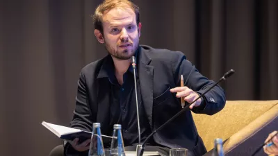 Ljubljana, hotel Grand Plaza.Mednarodni kongres dela z naslovom Razdeljeni svet, zdruzeno delavstvo.Moderator panela Faris Kocan.