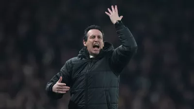 Aston Villa's head coach Unai Emery reacts during the English Premier League soccer match between Arsenal and Aston Villa in London, Tuesday, Dec. 30, 2025. (AP photo/Alastair Grant)