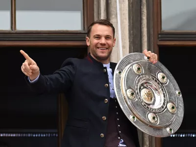 Soccer Football - Bundesliga - Bayern Munich celebrates winning the 2026 Bundesliga title - Allianz Arena, Munich, Germany - May 17, 2026 Bayern Munich's Manuel Neuer with the Bundesliga trophy during the celebrations REUTERS/Angelika Warmuth DFL REGULATIONS PROHIBIT ANY USE OF PHOTOGRAPHS AS IMAGE SEQUENCES AND/OR QUASI-VIDEO.