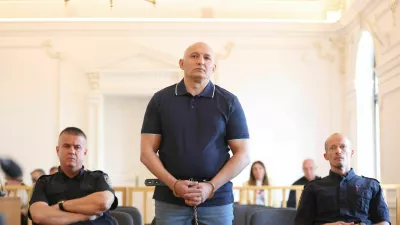 Robert Reder naj bi umoril ženo Majo Cvitanovic Reder, jo razkosal in odvrgel v septično jamo. 