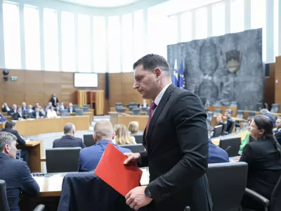 Novi predsednik DZ Zoran Stevanović, Resnica- 10.04.2026 - ustanovna seja novega sklica DZ, ki jo je sklicala predsednica republike Nata&scaron;a Pirc Musar; seja se je začela z imenovanjem predsednika in podpredsednika mandatno-volilne komisije, sledila je prekinitev, pol ure po prekinitvi pa se je začela seja mandatno-volilne komisije DZ za pripravo druge točke dnevnega reda; v nadaljevanju seje DZ so potrjevali mandate poslancem in volili predsednika DZ//FOTO: Jaka Gasar