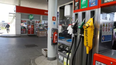 V Sloveniji cene goriva gor, na Hrva&scaron;kem dol