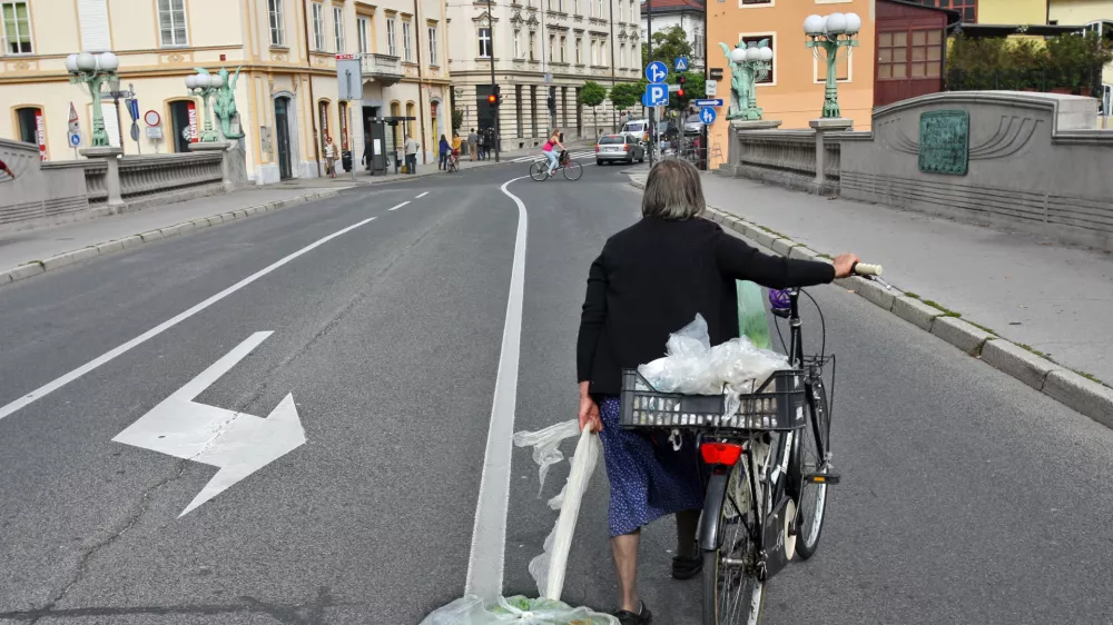 - ilustrativna fotografija - rev??ina - zelenjava - solata - Ljubljanska tr?nica - socialno ?ivljenje - ?ivljenski standard - kriza - //FOTO: Toma? Skale / Foto: Toma Skale