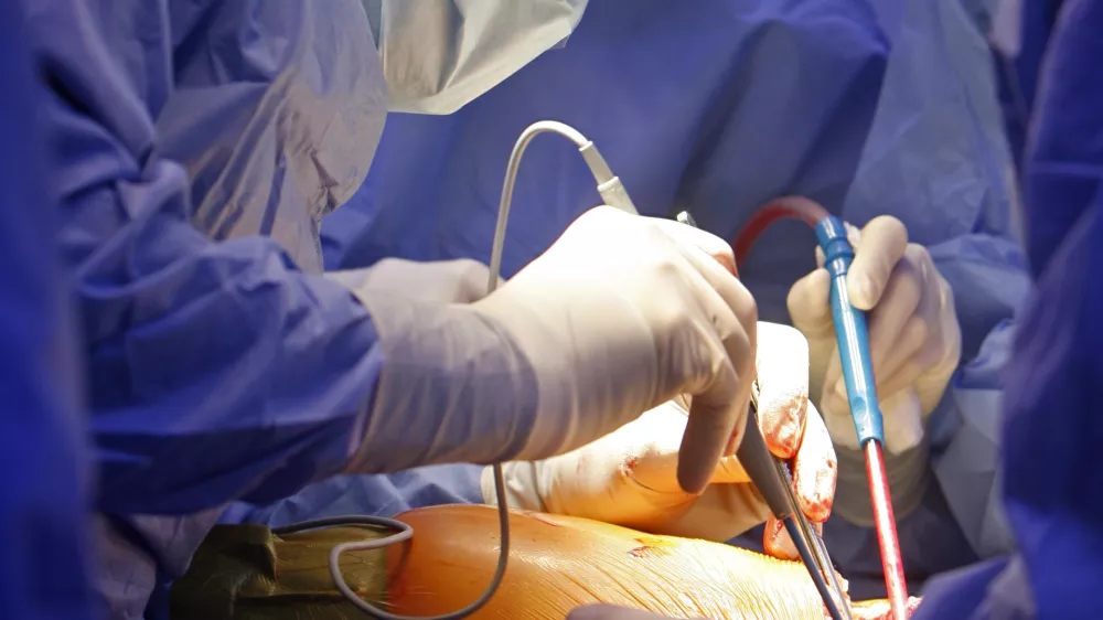 mag. Marko Bitenc, dr.med., specialist kirurg - zasebni zdravnik, ki se ukvarja s kirurgijo &scaron;čitnice, pljuč, požiralnika in kirur&scaron;ko zdravi refluksno bolezen požiralnika (GERB). - koncesionar iz Kirurgije Bitenc - operira v bolni&scaron;nici Golnik - KOPA,//FOTO: Tomaž SkaleOPOMBA: ZA OBJAVO V PRILOGI &ndash; DNEVNIKOV OBJEKTIV - INTERVJU 2014