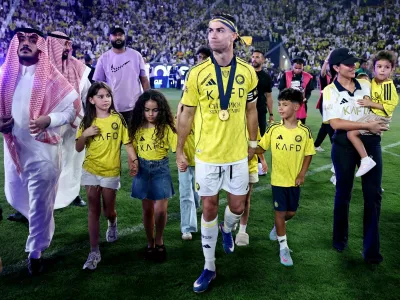 Soccer Football - Saudi Pro League - Al Nassr v Damac - Al Awwal Park, Riyadh, Saudi Arabia - May 21, 2026 Al Nassr's Cristiano Ronaldo celebrates with his fiance Georgina Rodriguez and children after winning the Saudi Pro League REUTERS/Hamad I Mohammed   TPX IMAGES OF THE DAY