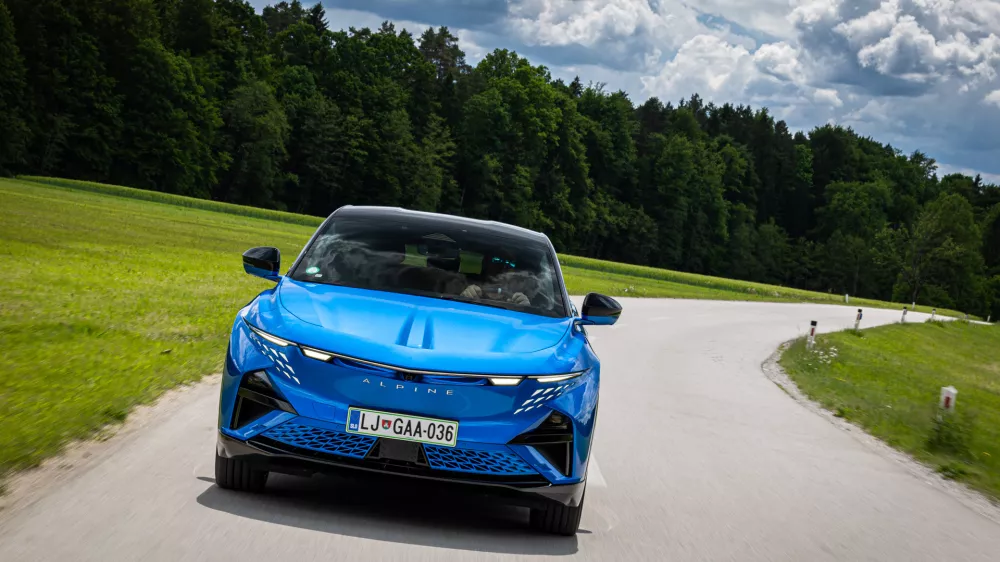 Alpine A390