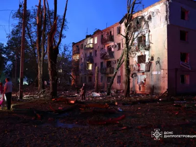 Residents stand at the site of an apartment building damaged during Russian drone and missile strikes, amid Russia's attack on Ukraine, in Dnipro, Ukraine May 18, 2026. Press service of the State Emergency Service of Ukraine in Dnipropetrovsk region/Handout via REUTERS ATTENTION EDITORS - THIS IMAGE HAS BEEN SUPPLIED BY A THIRD PARTY. DO NOT OBSCURE LOGO.