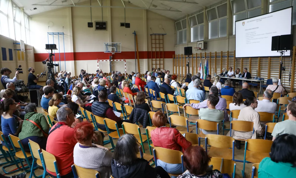 Skupščina je sprejela 17 ukrepov za izboljšanje stanja, župan je nekatere označil za nerealne.
