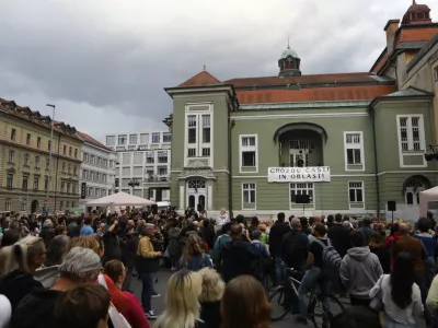 20.5.2026 - uprizoritev satire Za narodov blagor Ivana Cankarja v režiji Vita Tauferja, s katero bodo opozorili na kritično situacijo osrednjega nacionalnega gledali&scaron;ča SNG Drama Ljubljana; pred stavbo Drame na Erjavčevi 1Foto: Luka Cjuha