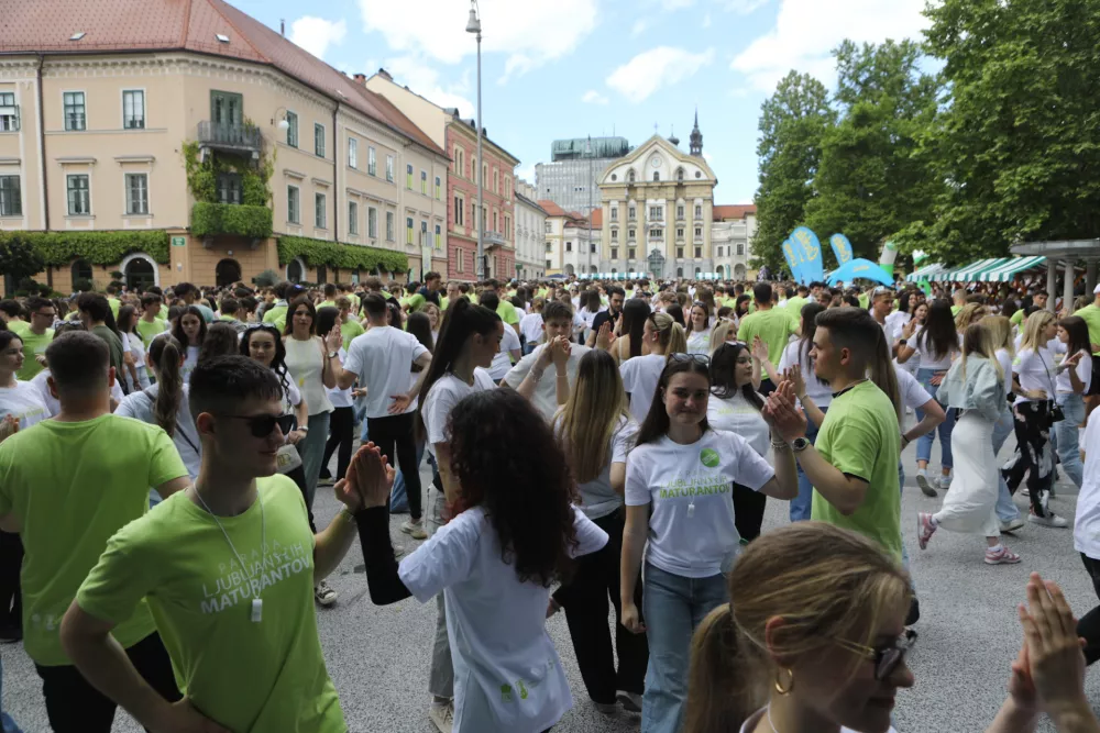 21.5.2026 - Dijaki zaključnih letnikov srednjih &scaron;ol bodo točno opoldne v več krajih v Sloveniji zaplesali maturantsko četvorko. ČetvorkaFoto: Luka Cjuha