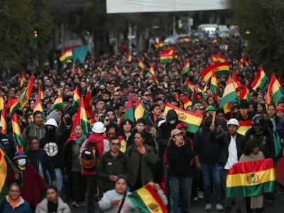 Demonstrators take part in a march, which organizers have dubbed a "defense of democracy," to rally against road blockades and what they call pressure measures used by protesters calling for the resignation of Bolivia's President Rodrigo Paz, amid the country's economic and fuel crisis, in La Paz, Bolivia, May 20, 2026. REUTERS/Claudia Morales  REFILE - REWRITING FOR CLARITY AND ADDING ATTRIBUTION