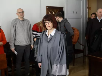 tožilka Marjana Gra&scaron;ič .- 16.10.2020 &ndash; izrek sodbe - sojenje Damijanu Jankoviću, Ivanu Mikulinu in Bo&scaron;tjanu Stamejčiču za kazniva dejanja davčne utaje več kot 200 tisoč evrov ter ponareditve in uničenja poslovnih listin pri poslih z dvema luksuznima stanovanjema v Ljubljani in Tolminu  //FOTO: Luka Cjuha