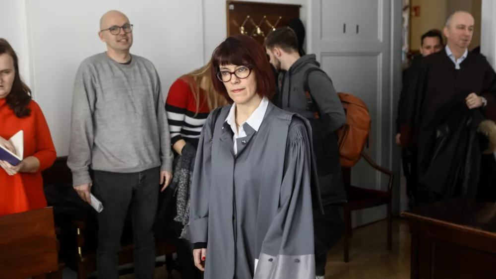 tožilka Marjana Gra&scaron;ič .- 16.10.2020 &ndash; izrek sodbe - sojenje Damijanu Jankoviću, Ivanu Mikulinu in Bo&scaron;tjanu Stamejčiču za kazniva dejanja davčne utaje več kot 200 tisoč evrov ter ponareditve in uničenja poslovnih listin pri poslih z dvema luksuznima stanovanjema v Ljubljani in Tolminu  //FOTO: Luka Cjuha